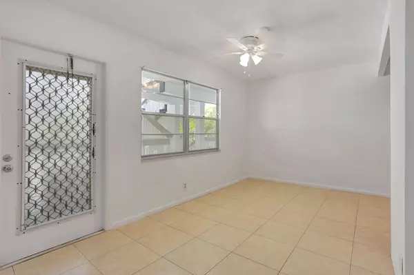 Deerfield Beach, FL 33442,3034 Oakridge D