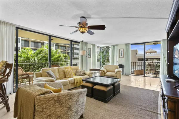 Boca Raton, FL 33487,899 Jeffery ST 201