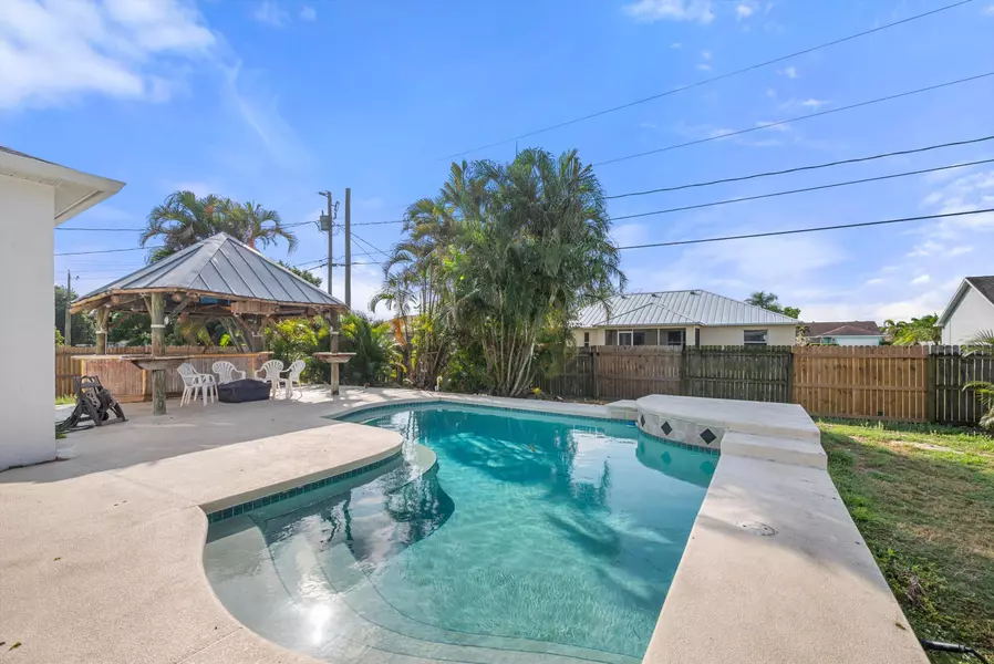 452 SW Baoy AVE, Port Saint Lucie, FL 34953
