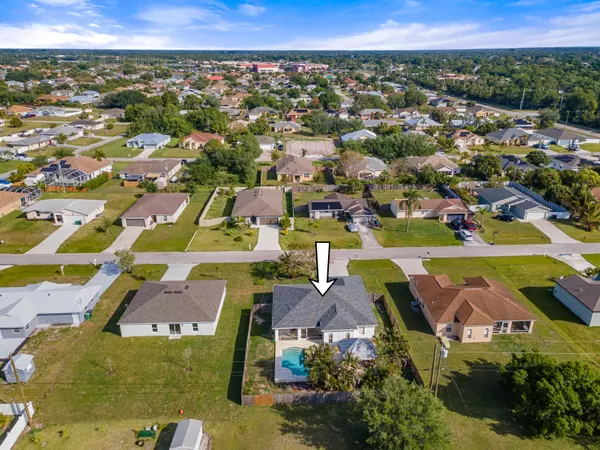 Port Saint Lucie, FL 34953,452 SW Baoy AVE