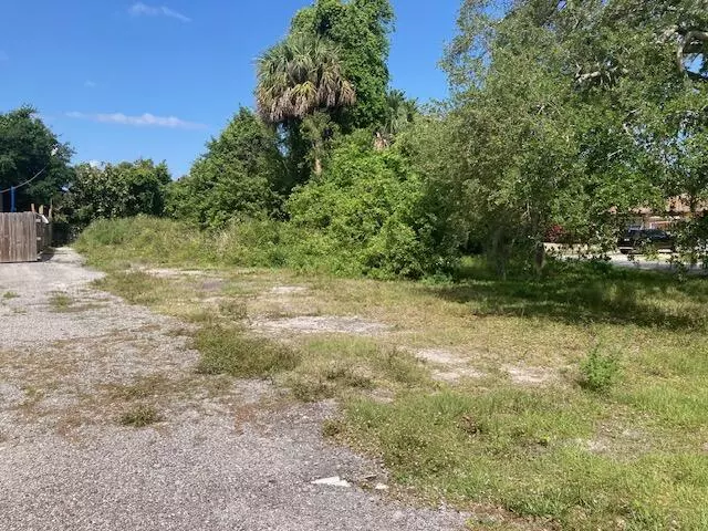 Fort Pierce, FL 34946,43 N St