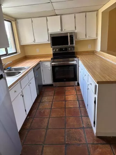 West Palm Beach, FL 33417,2820 Tennis Club Drive 401