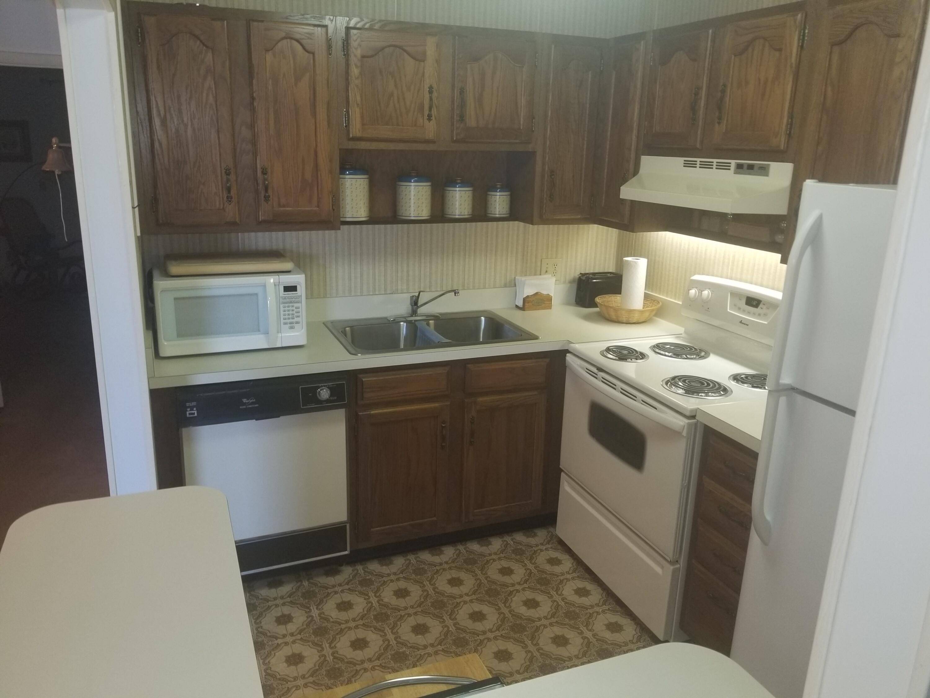 Port Saint Lucie, FL 34952,7 Lake Vista TRL 204