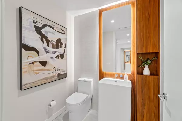 Boca Raton, FL 33432,220 SE Mizner BLVD 404