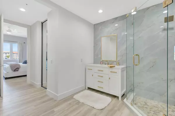 Fort Pierce, FL 34949,13 W Harbour Isle DR 206