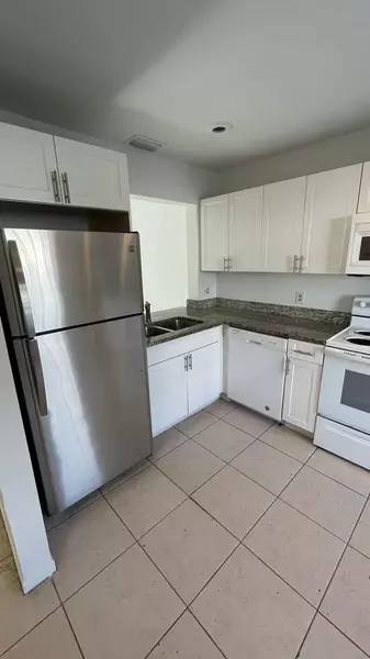 5057 Breckenridge PL 18, West Palm Beach, FL 33417