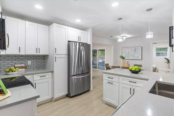 Lake Park, FL 33403,914 Orange DR