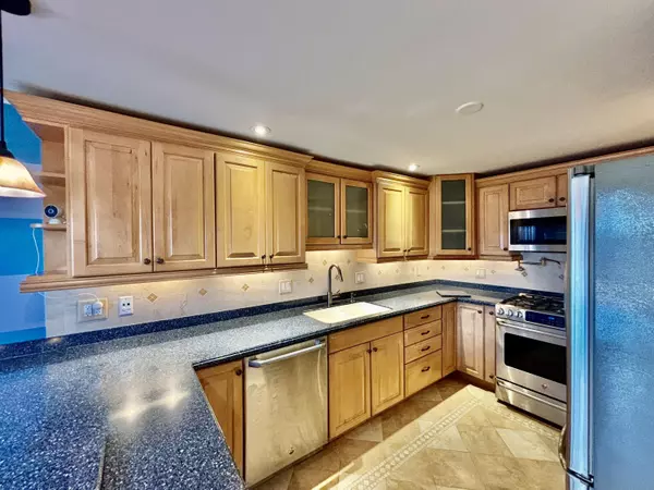 Palm Springs, FL 33461,102 Woodland RD