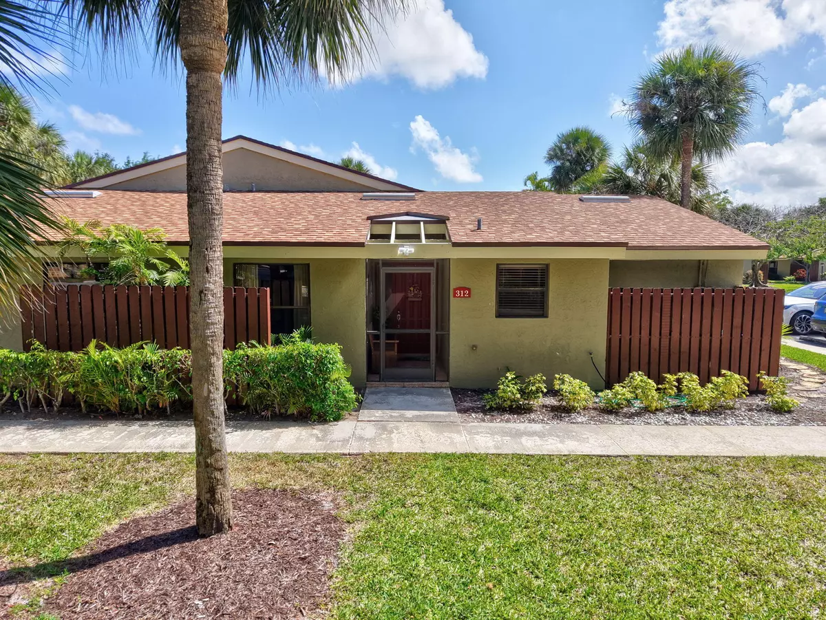 Boynton Beach, FL 33436,312 Meadows DR