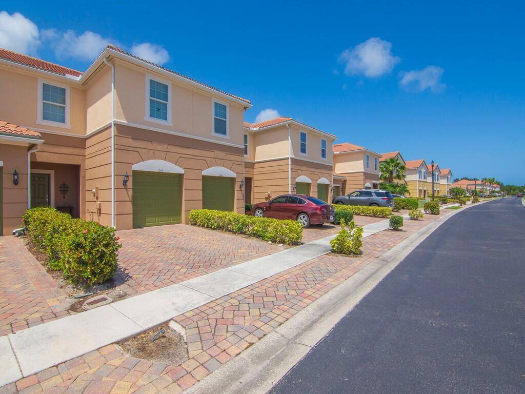1073 Normandie WAY, Vero Beach, FL 32960