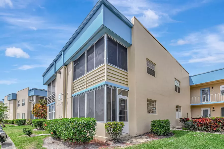 208 E Burgundy 208, Delray Beach, FL 33484