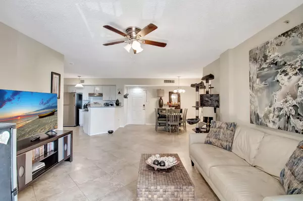 Hypoluxo, FL 33462,1000 Scotia DR 204