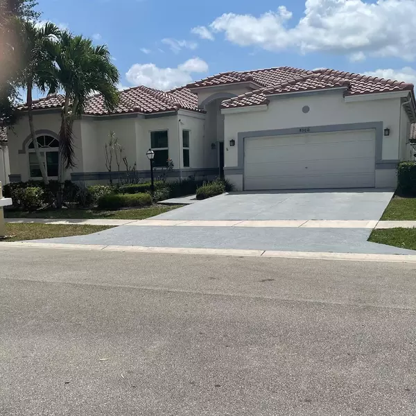 8500 Golden Cypress CT, Lake Worth, FL 33467