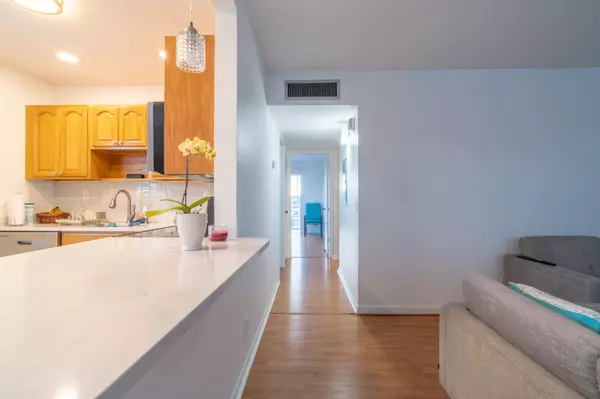 Delray Beach, FL 33484,313 Burgundy G