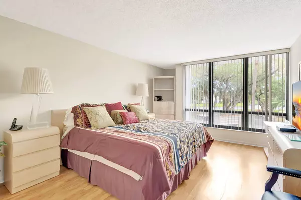 Boca Raton, FL 33434,7847 Lakeside BLVD 1023