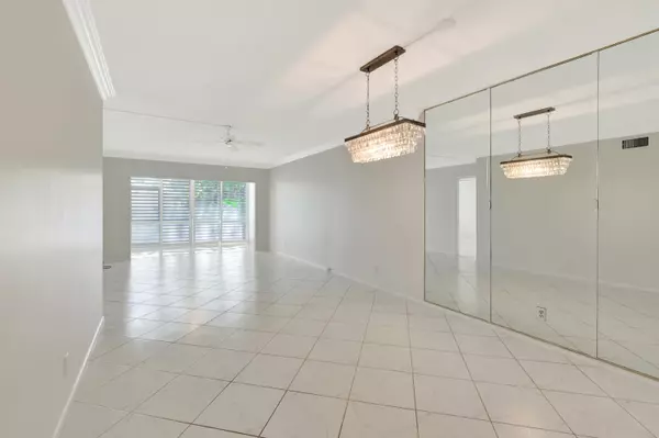 Delray Beach, FL 33445,2440 SW 22nd AVE 711