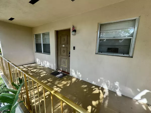 Lake Worth Beach, FL 33460,30 S J ST