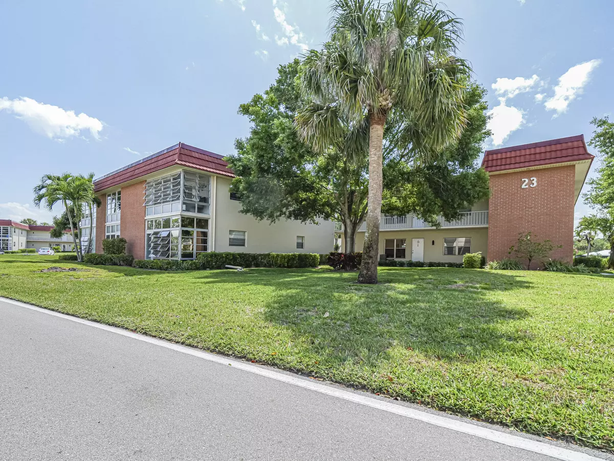 Vero Beach, FL 32962,23 Pine Arbor LN 103