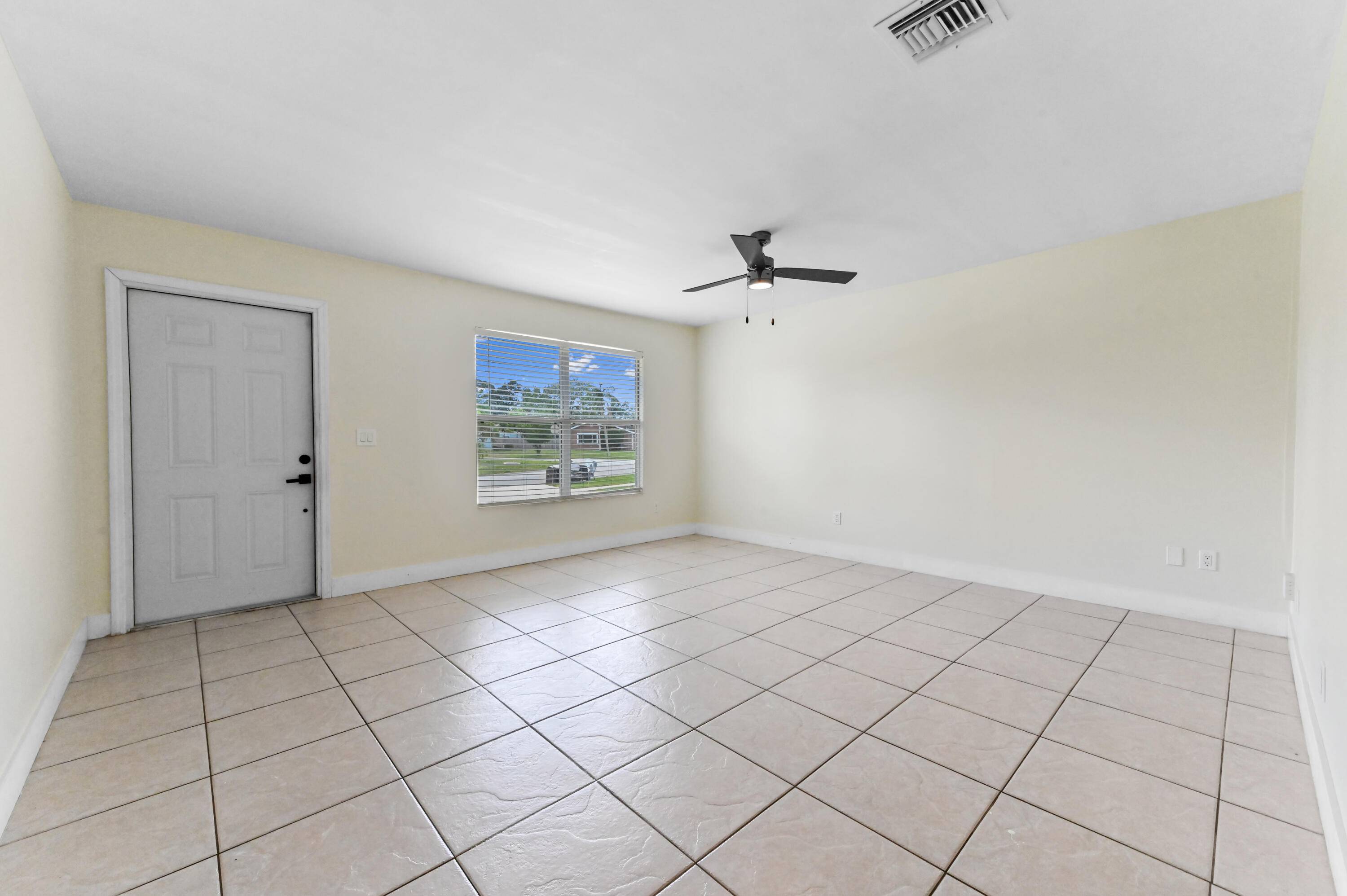 Port Saint Lucie, FL 34983,303 NE Solida CIR