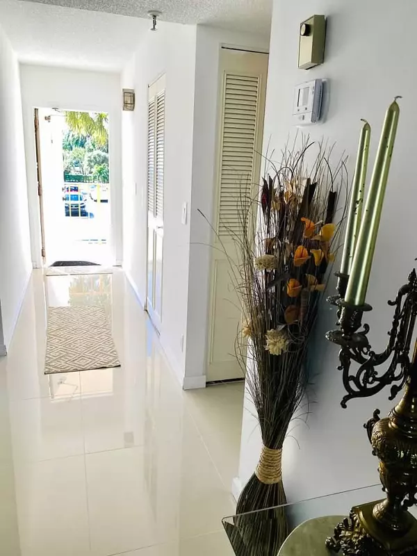 Delray Beach, FL 33446,14527 Bonaire BLVD 207