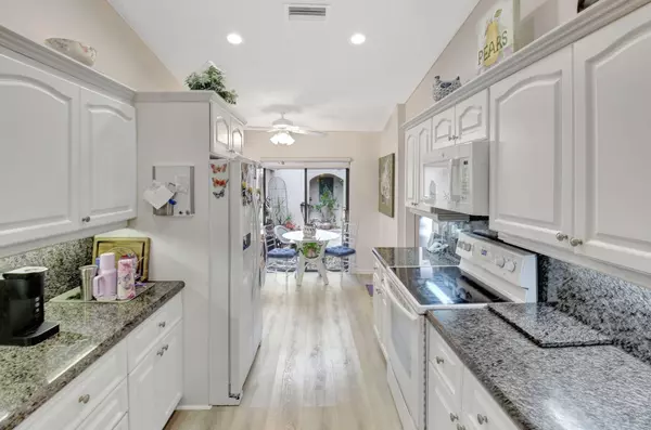 Delray Beach, FL 33484,5231 Fairway Woods DR 3311