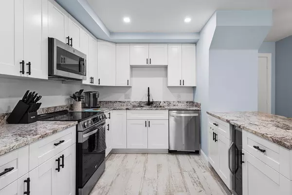 Lantana, FL 33462,1206 S Lake DR 304