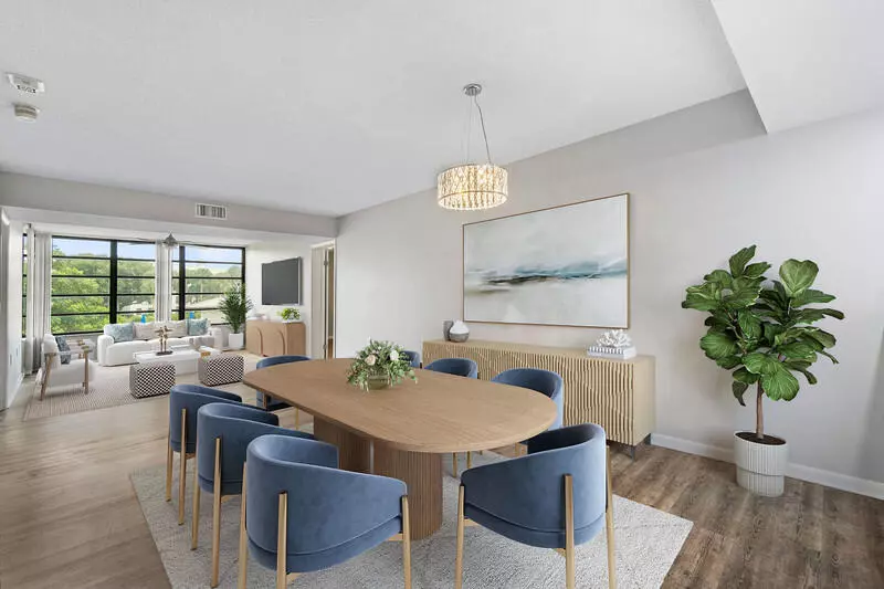 3710 Whitehall DR 203, West Palm Beach, FL 33401