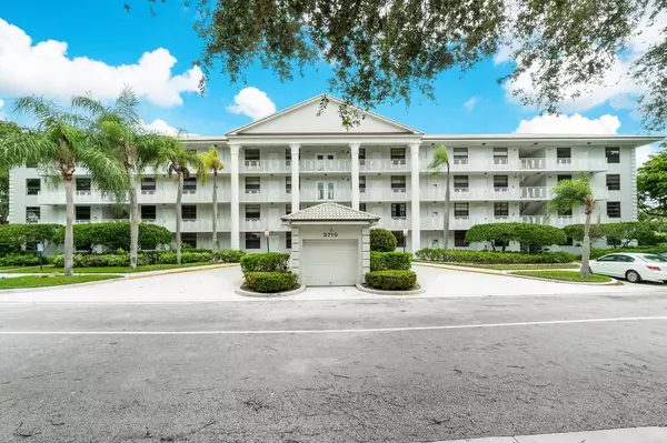 West Palm Beach, FL 33401,3710 Whitehall DR 203