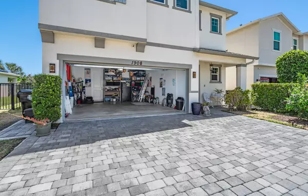 Lake Worth Beach, FL 33460,1908 Harding ST