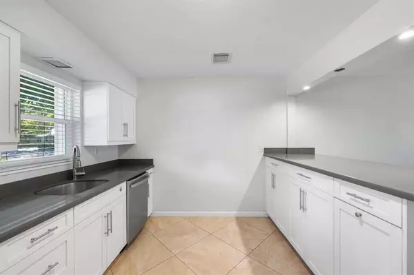 Lighthouse Point, FL 33064,3801 NE 22nd TER 2