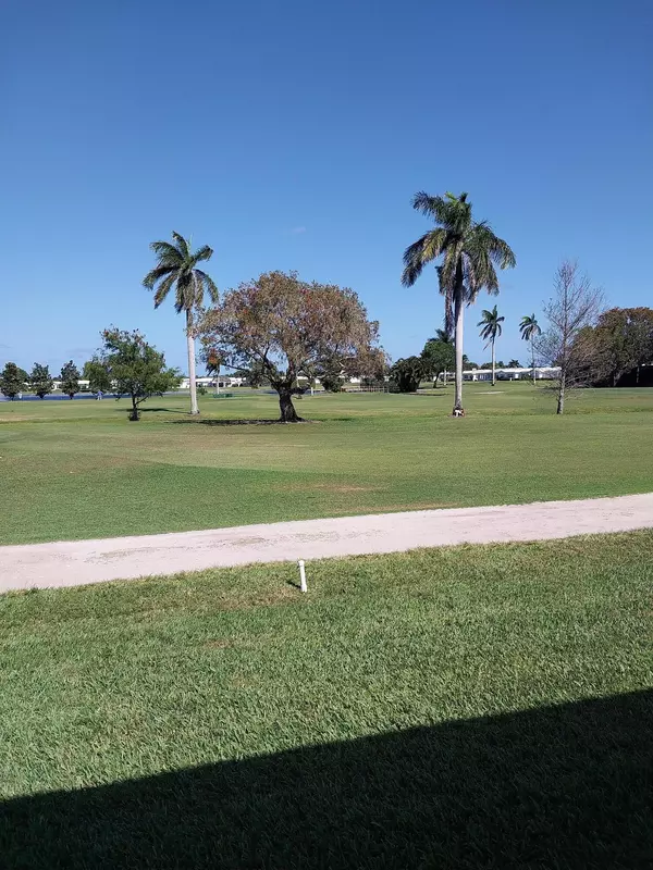 Boynton Beach, FL 33426,300 SW Golfview TER 139