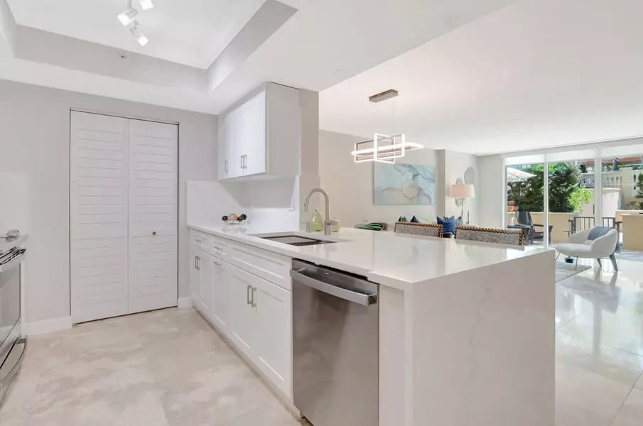 99 SE Mizner BLVD 636, Boca Raton, FL 33432