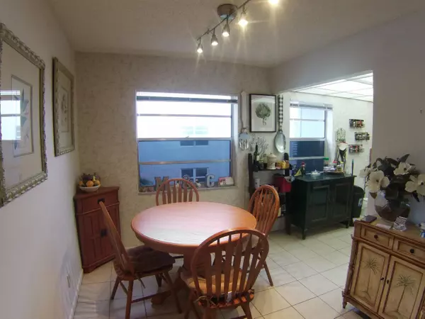 Delray Beach, FL 33484,571 Capri L