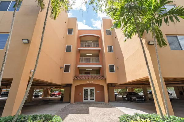 Miami, FL 33161,1300 NE 109th Street 207