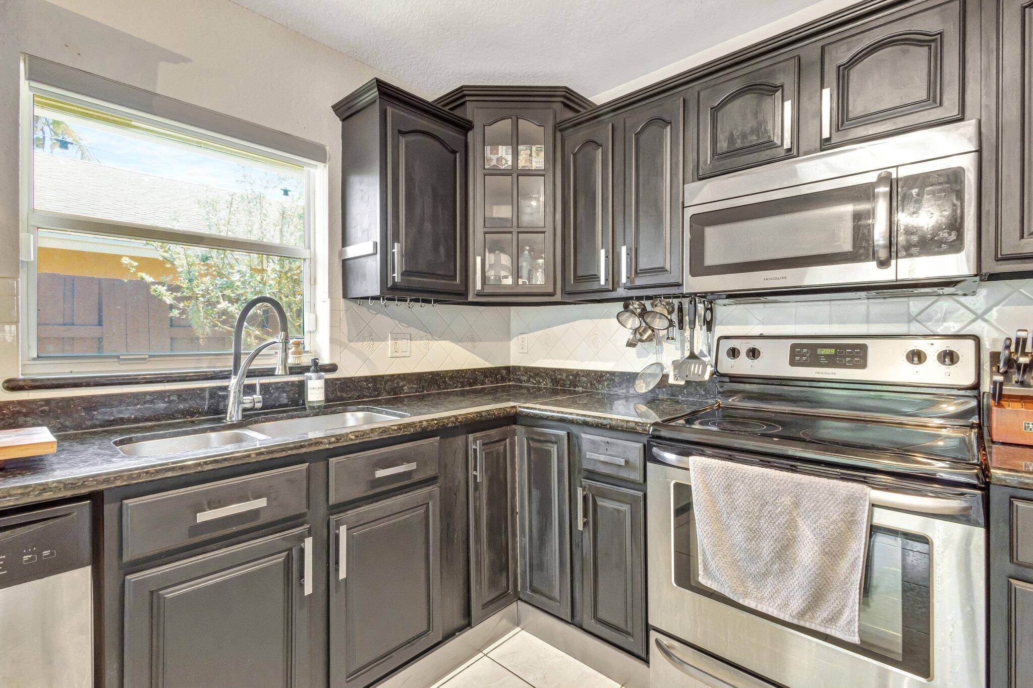 Lake Worth Beach, FL 33460,1228 S N ST