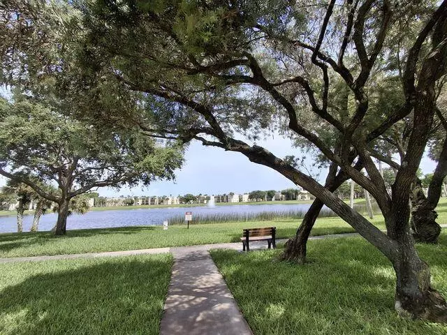 5220 Las Verdes CIR 304, Delray Beach, FL 33484