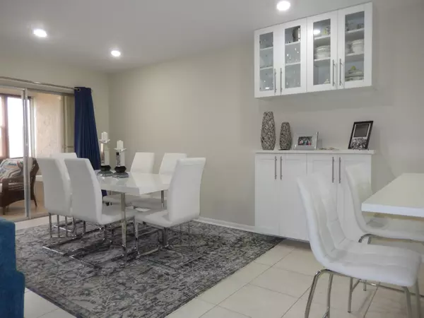 Palm Springs, FL 33461,725 Lori DR 306