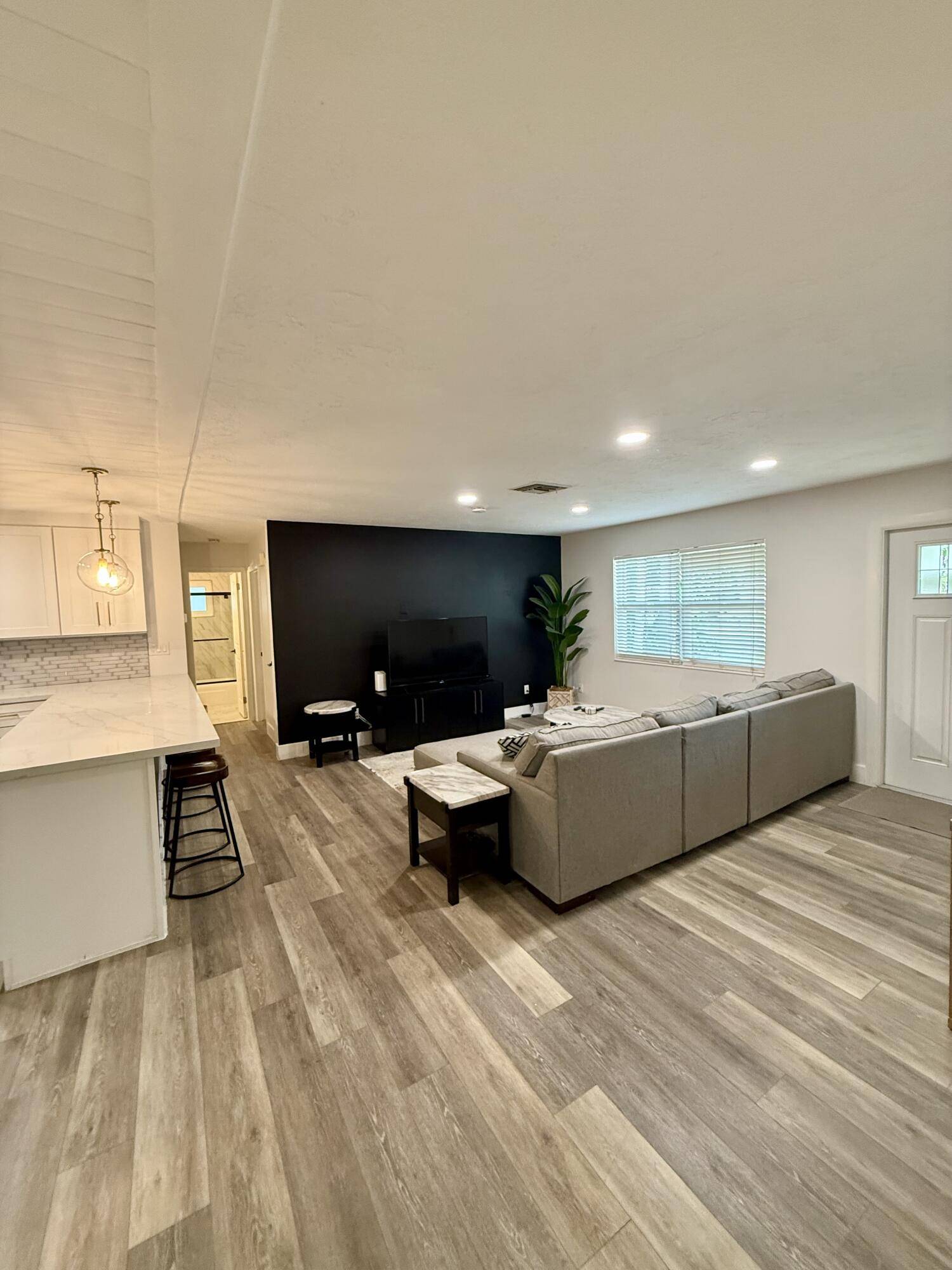 Stuart, FL 34994,511 SW North River Point DR