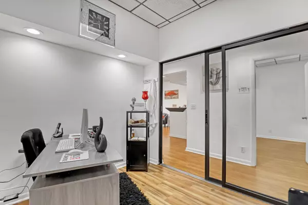 West Palm Beach, FL 33407,5650 Corporate WAY