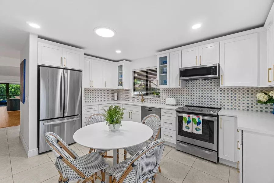 5125 Pine DR, Boynton Beach, FL 33437