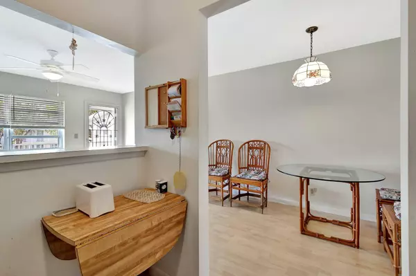 Boynton Beach, FL 33435,320 W Horizons 210