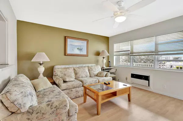Boynton Beach, FL 33435,320 W Horizons 210