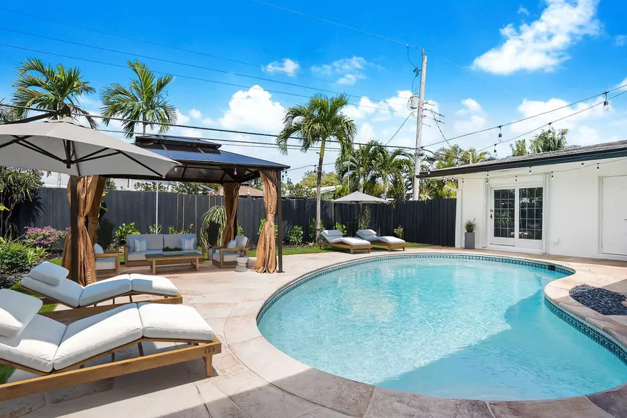 2001 NE 62nd ST, Fort Lauderdale, FL 33308