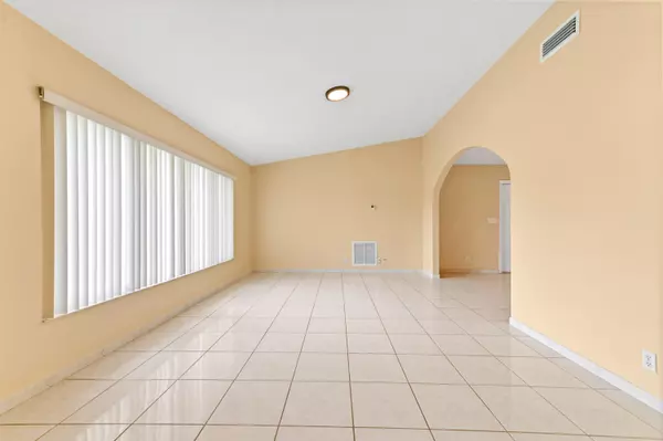 West Palm Beach, FL 33407,2561 S Canterbury DR