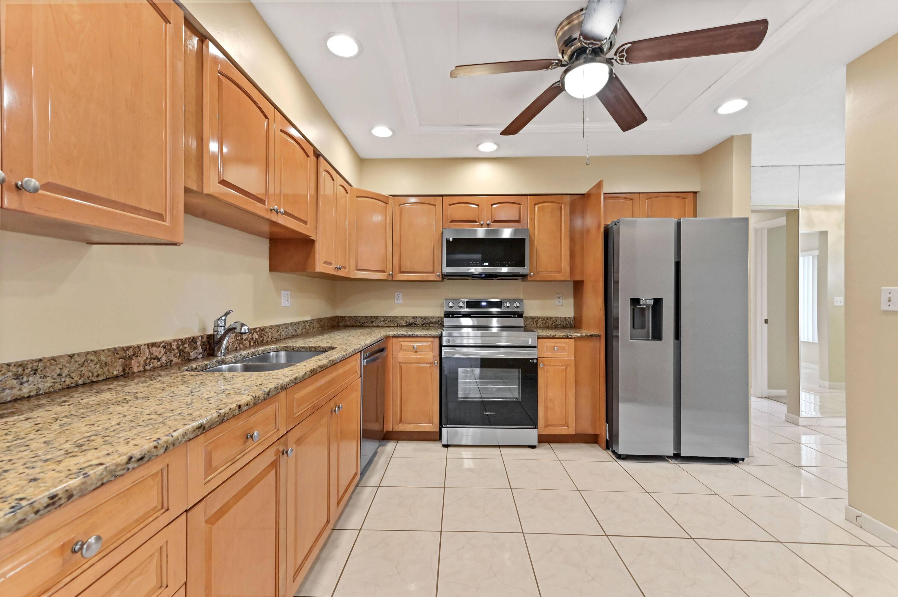 West Palm Beach, FL 33407,2561 S Canterbury DR