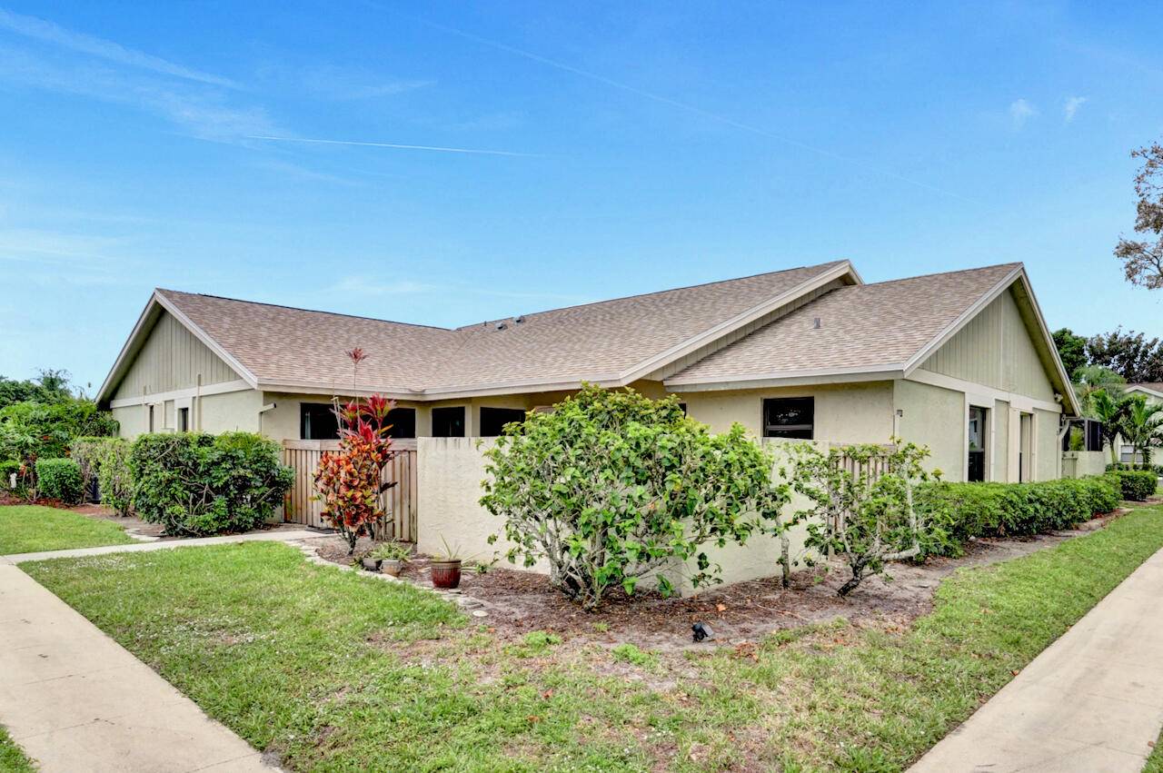 5680 Northpointe LN, Boynton Beach, FL 33437