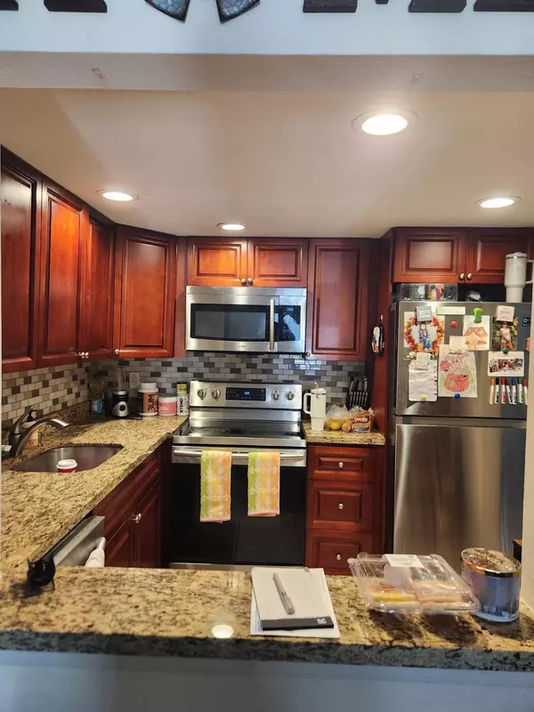 Pompano Beach, FL 33060,253 S Cypress RD 207