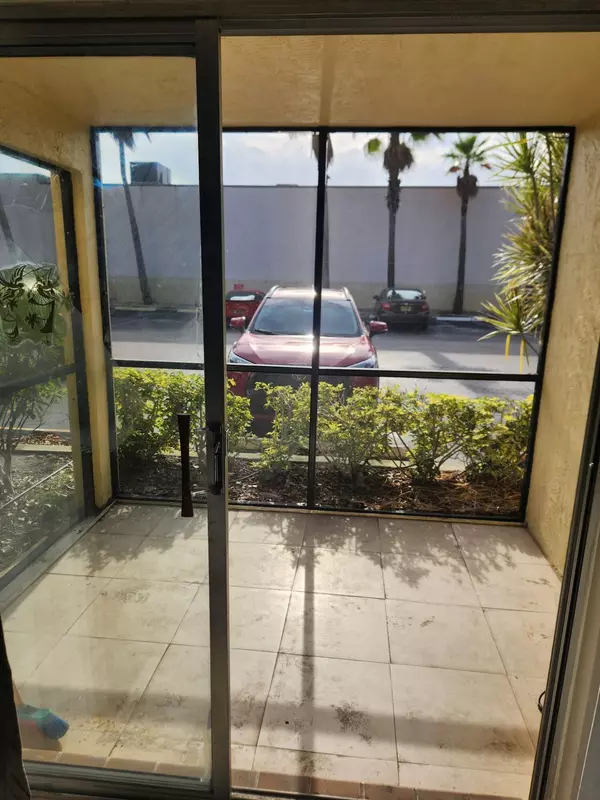 Pompano Beach, FL 33060,253 S Cypress RD 207