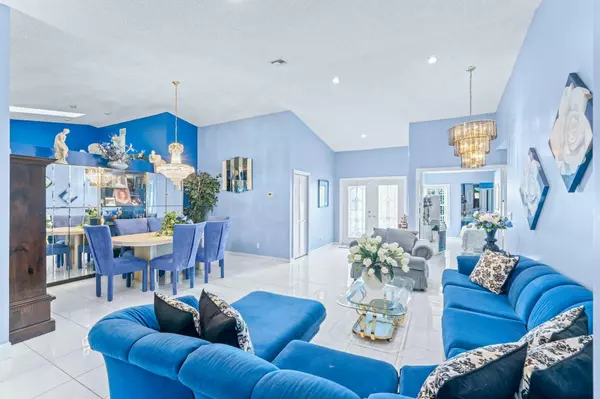 Lake Worth, FL 33467,8261 Lake Cypress RD