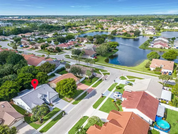 8261 Lake Cypress RD, Lake Worth, FL 33467